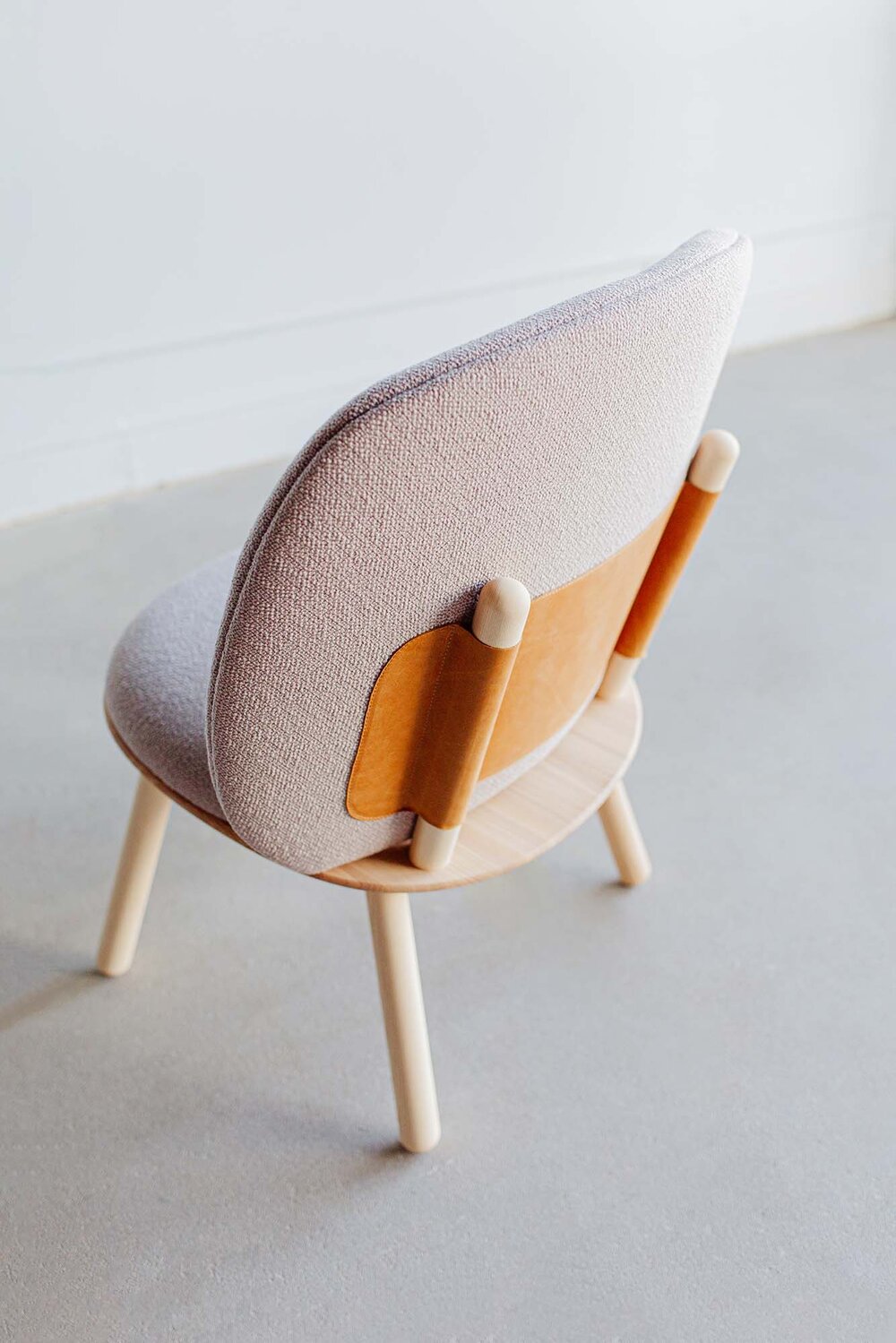 Fauteuil Naïve Low Chair en Tissu laine Kvadrat™ au design scandinave par etc.etc. x Emko
